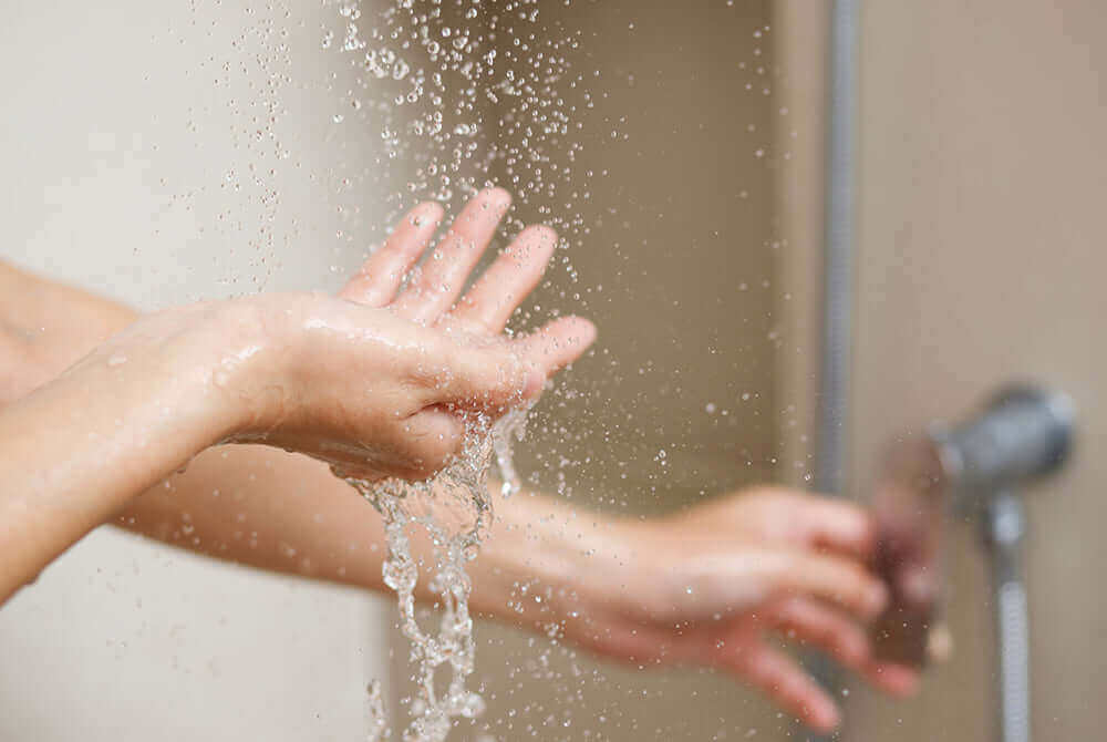 Kalt duschen – gesund, aber im Hochsommer nicht als Abkühlung geeignet