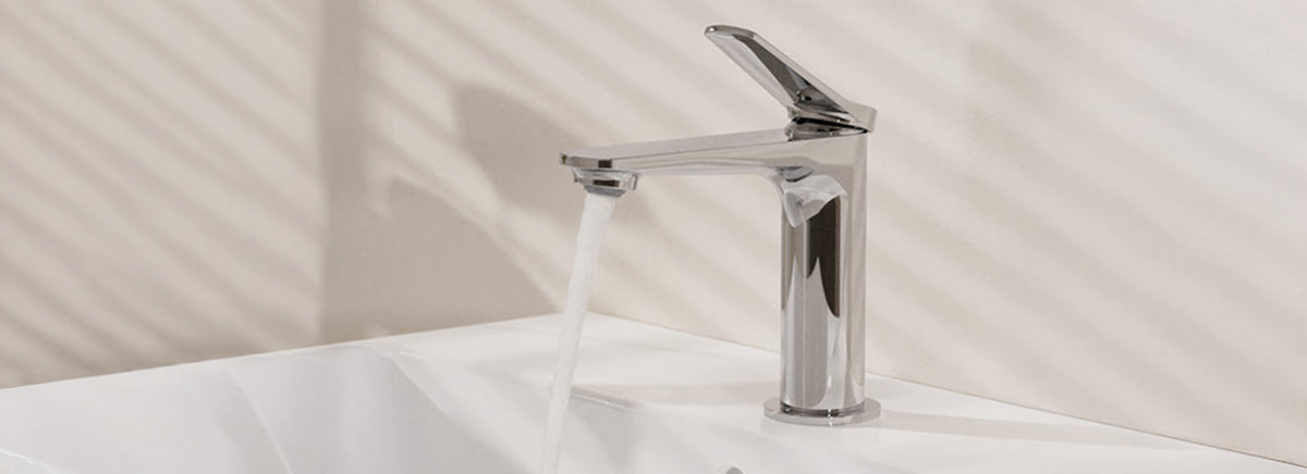 Badarmaturen in Chrom glänzend